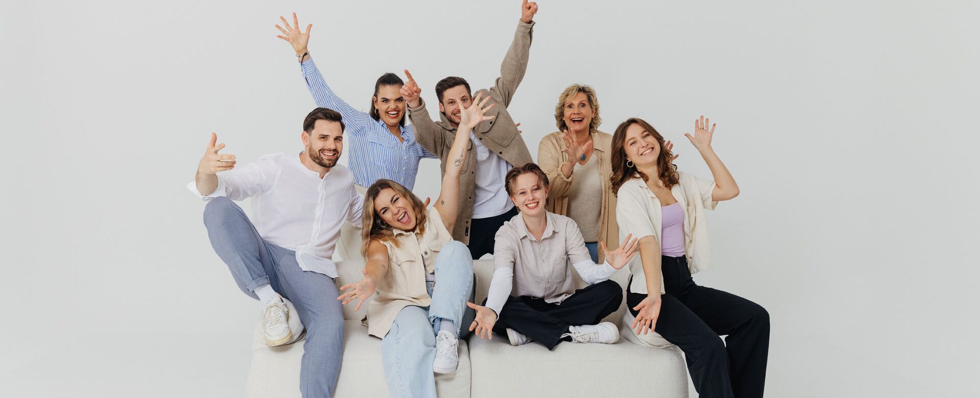 Tanzendes Paar auf blauem Hintergrund