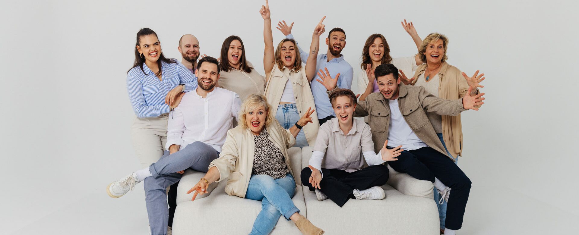 Tanzendes Paar auf blauem Hintergrund